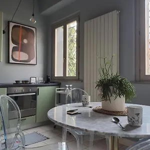 Bed & Breakfast Myrrha Luxury Houses - Piazza Pontida 27, Bergamo