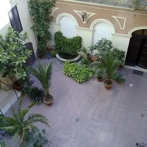 San Daniele Bundi House 2*, Roma Itália